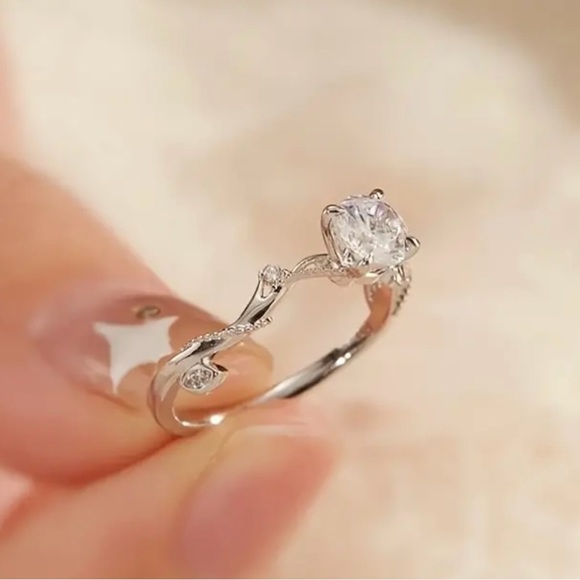 Cubic Zirconia Silver Ring - size 5.5 NEW - Picture 4 of 8